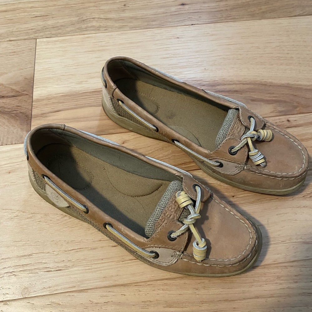 Size 8.5 Sperry Shoe